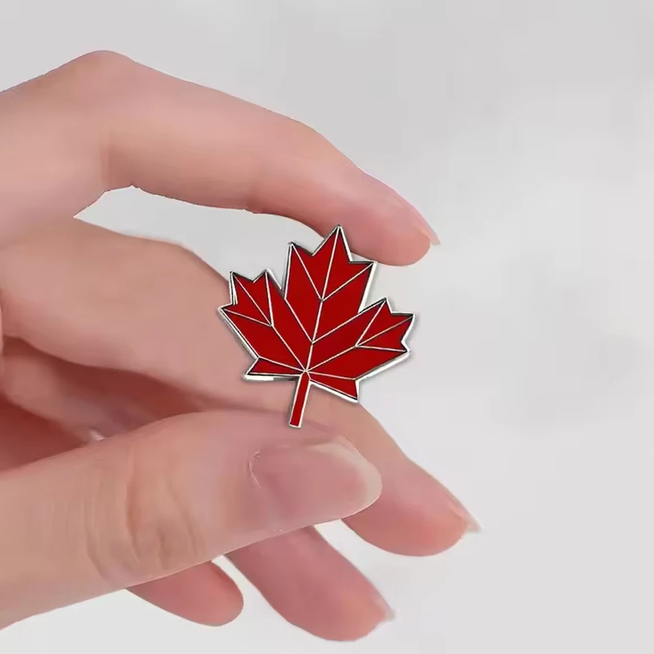 OEM bijoux personnalis&eacute;s rouge petite feuille d'&eacute;rable en alliage d&eacute;goulinant d'huile broche broche