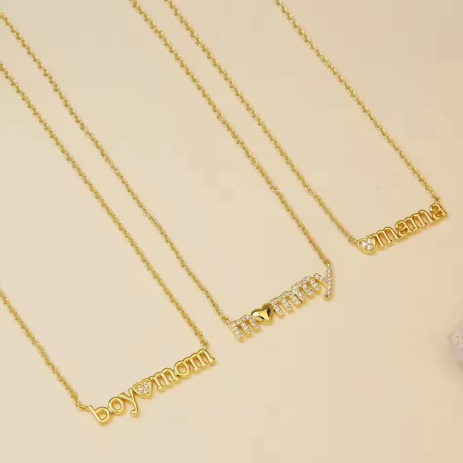 Collier de mode personnalis&eacute; OEM avec lettre maman en laiton avec pendentif en forme de c&oelig;ur serti d