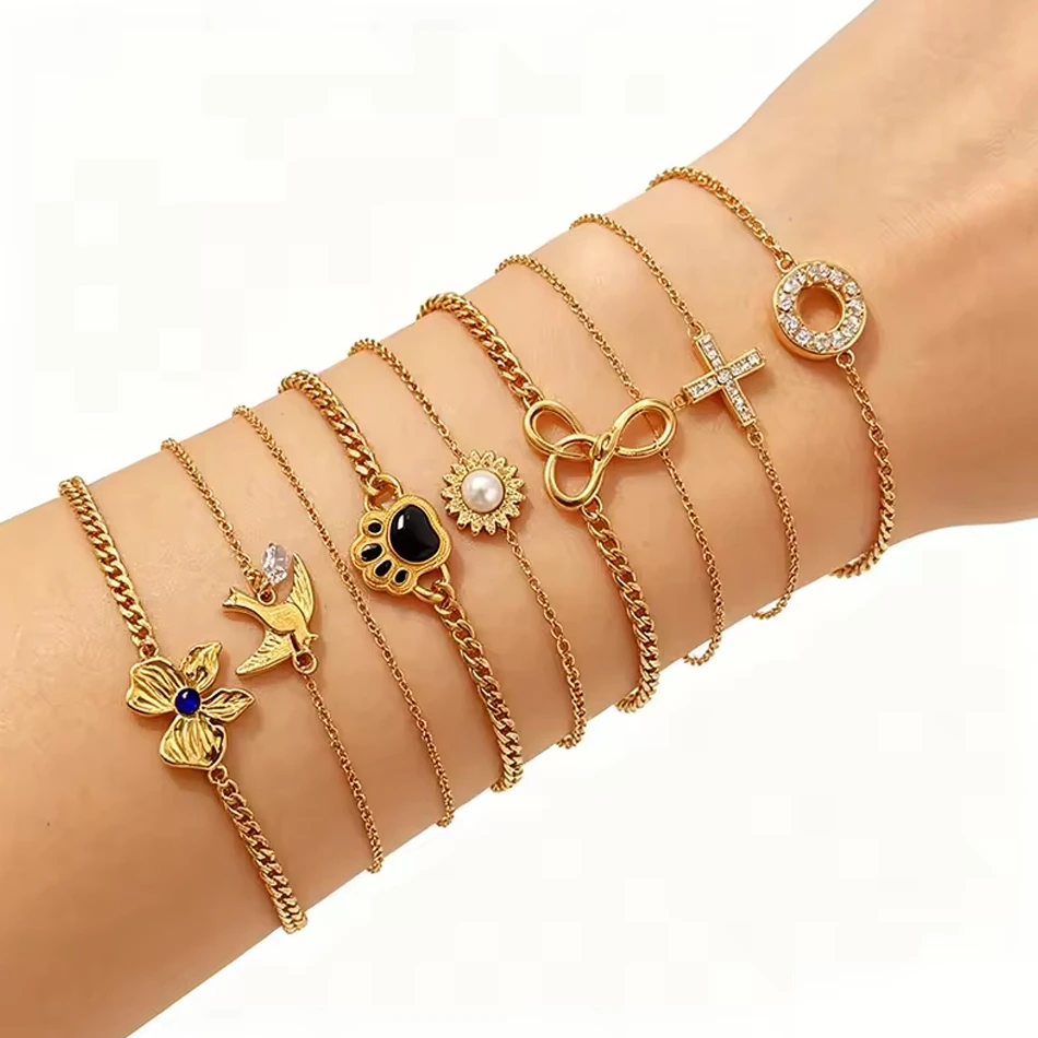 Bijoux personnalis&eacute;s OEM vintage pour femmes d&eacute;licats en acier inoxydable plaqu&eacute; or avec zircon r&eacute;gl