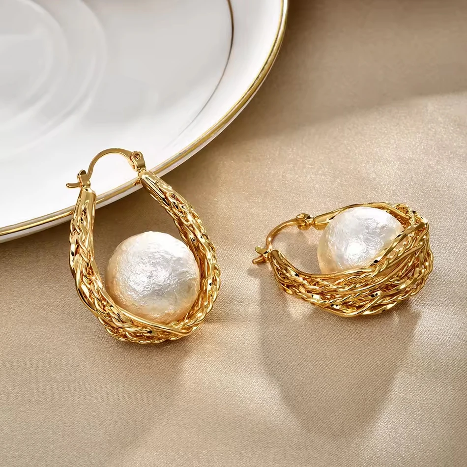 Boucle d'oreille de cr&eacute;ateur de niche de bijoux personnalis&eacute;e, motif de chanvre tiss&eacute; de luxe, perle