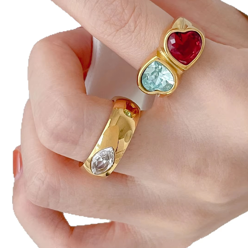 Bijoux personnalisés OEM en acier titane plaqué or 18 carats, anneau en Zircon cœur de pêche bicolore, carré en Zircon transparent, anneau en strass