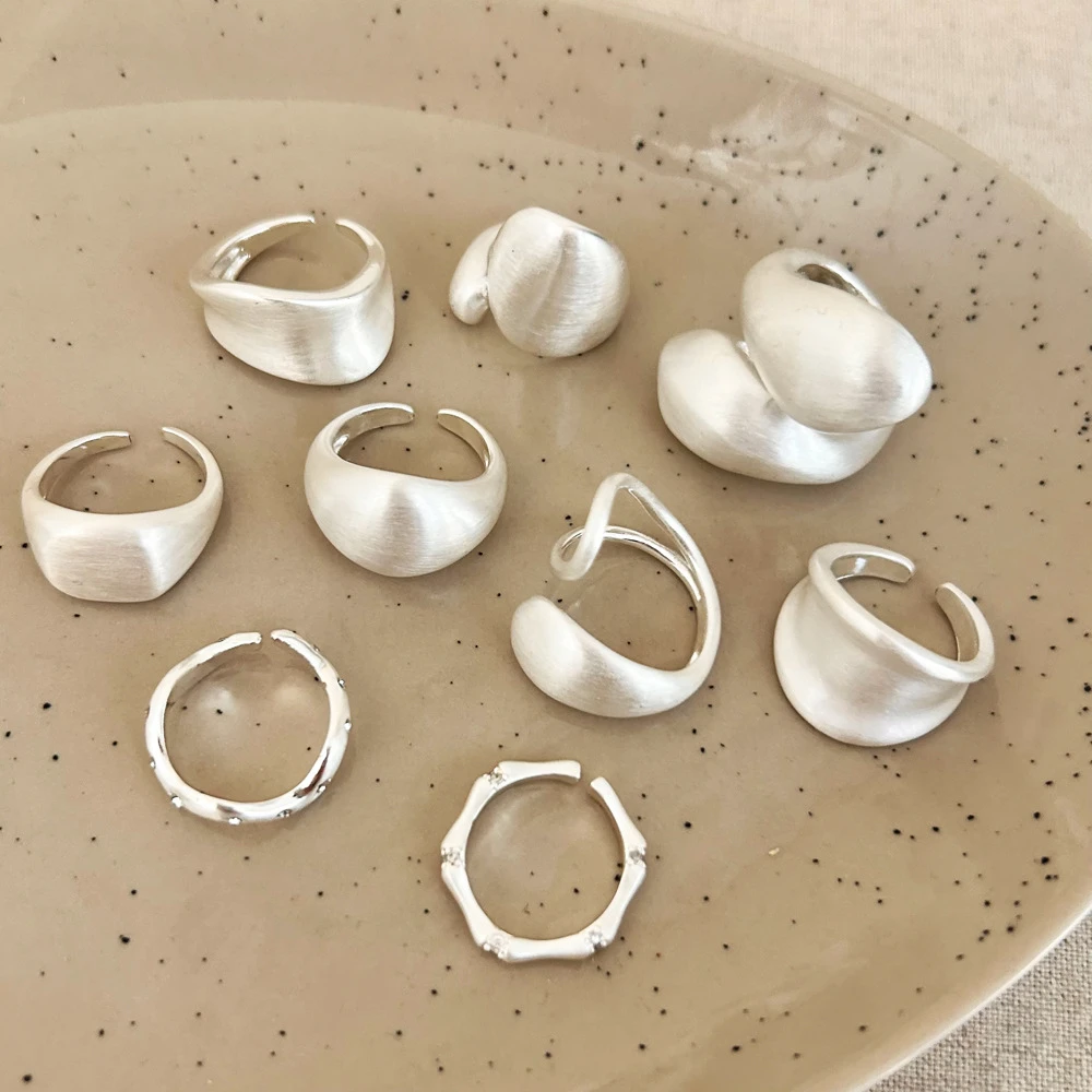Fournisseur de bijoux en argent 925 personnalis&eacute;. Bague d'index de Mobius g&eacute;om&eacute;trique avec ouverture