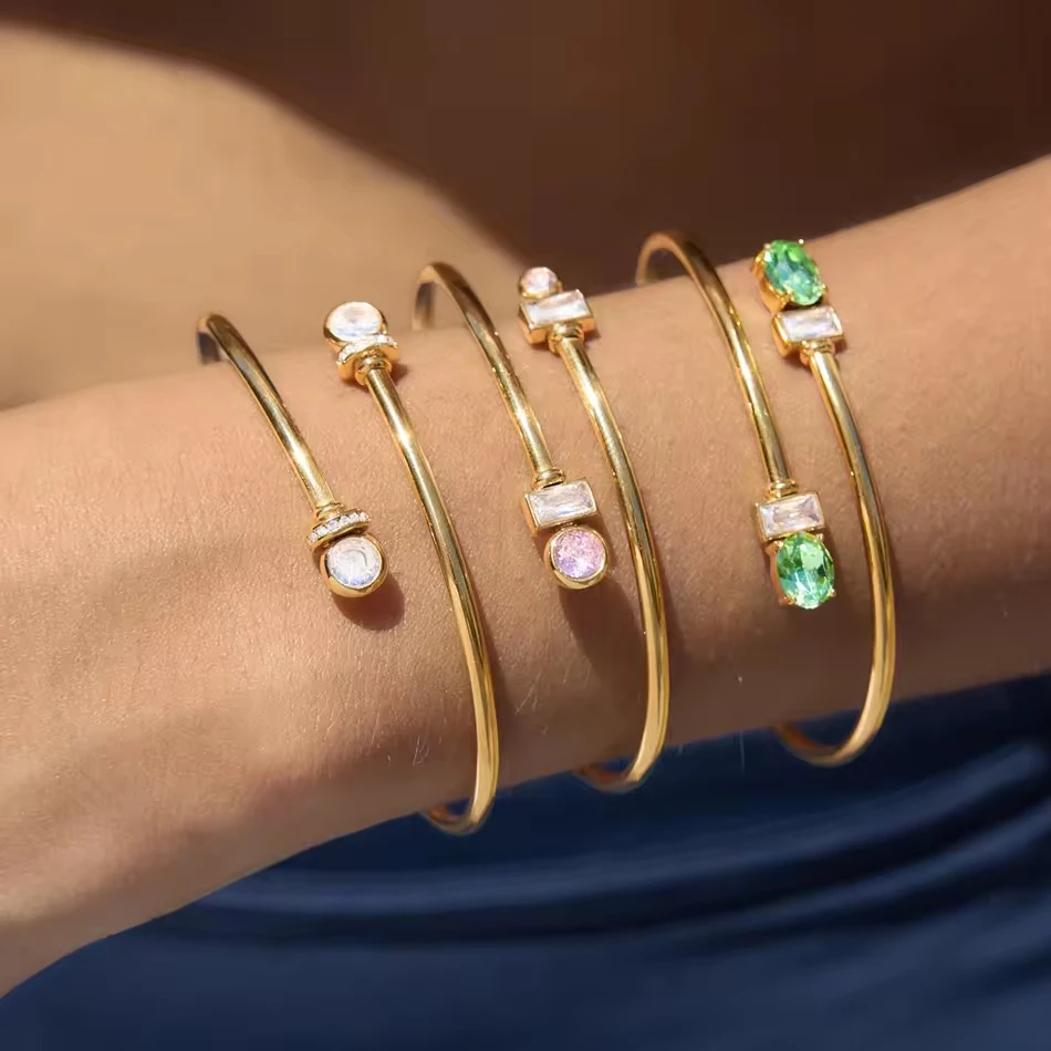 Bijoux personnalis&eacute;s OEM en acier inoxydable plaqu&eacute; or 18 carats avec cristal rectangle ovale d&eacute;lica