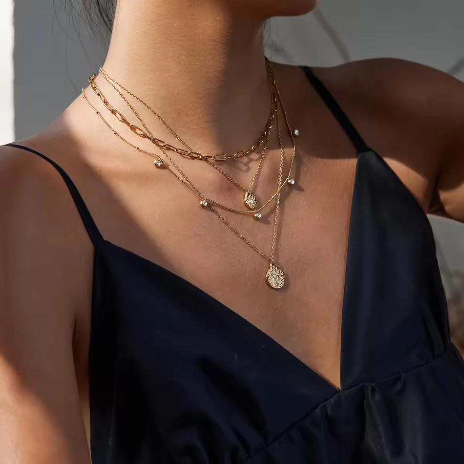 Bijoux personnalis&eacute;s OEM de style classique en acier inoxydable avec motif strass en forme de goutte