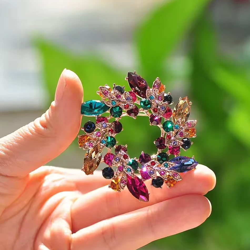 Broche en cristal sur mesure plaqu&eacute;e en alliage de zinc avec strass diamant corail&nbsp;- pour f&ecirc;te de ma
